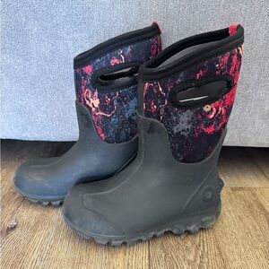 Bogs Kids -30 Rated Waterproof Boots - Black with Red/Orange Fire Design, sz 13
